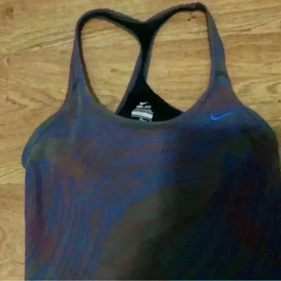 Nike Ladies Sleeveless Dry-Fit Athletic Workout Shirt - Picture 2 of 6